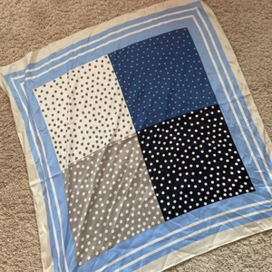 Två tyger - Två ascoola tyger man kan knyta till toppar!💓 köp en för 40 eller båda för 70!