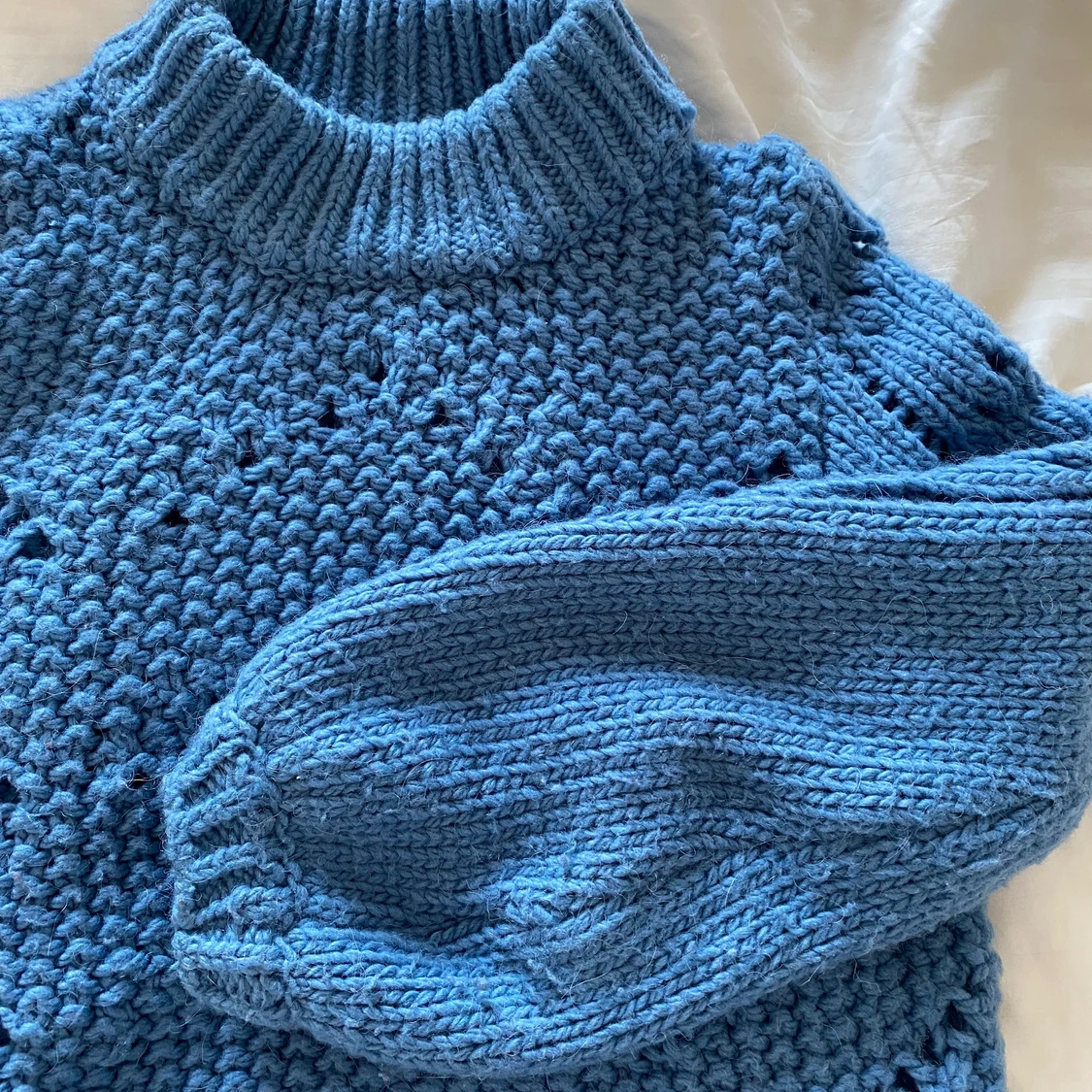 Blå stickad tröja - 90