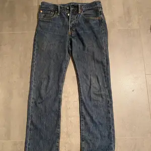 Levis jeans w28 l32