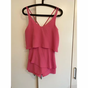 Jumpsuit - Min favorit jumpsuit som har blivit förliten för mig. Använd cirka 4 gånger maximum. Jätte söt och fin för sommaren.