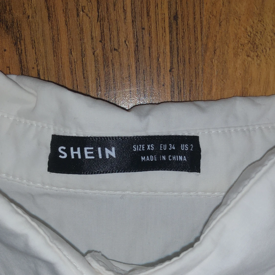 En svart, grå och en till grå tröja - 90