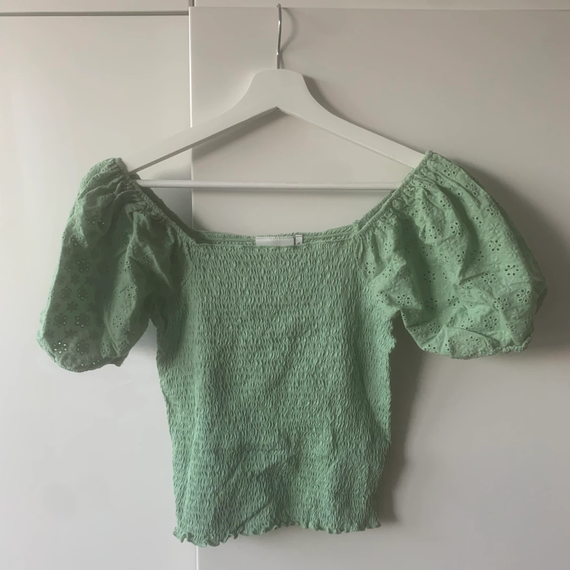 Grön topp m puffärm