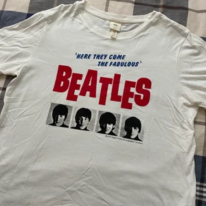 T-shirt - Aldrig använd. Jag står inte för frakten 