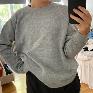 Whyred sweatshirt - Helt ny och oanvänd Whyred-sweatshirt! Superfin och skön. Lappen är kvar och nypris är 1200kr