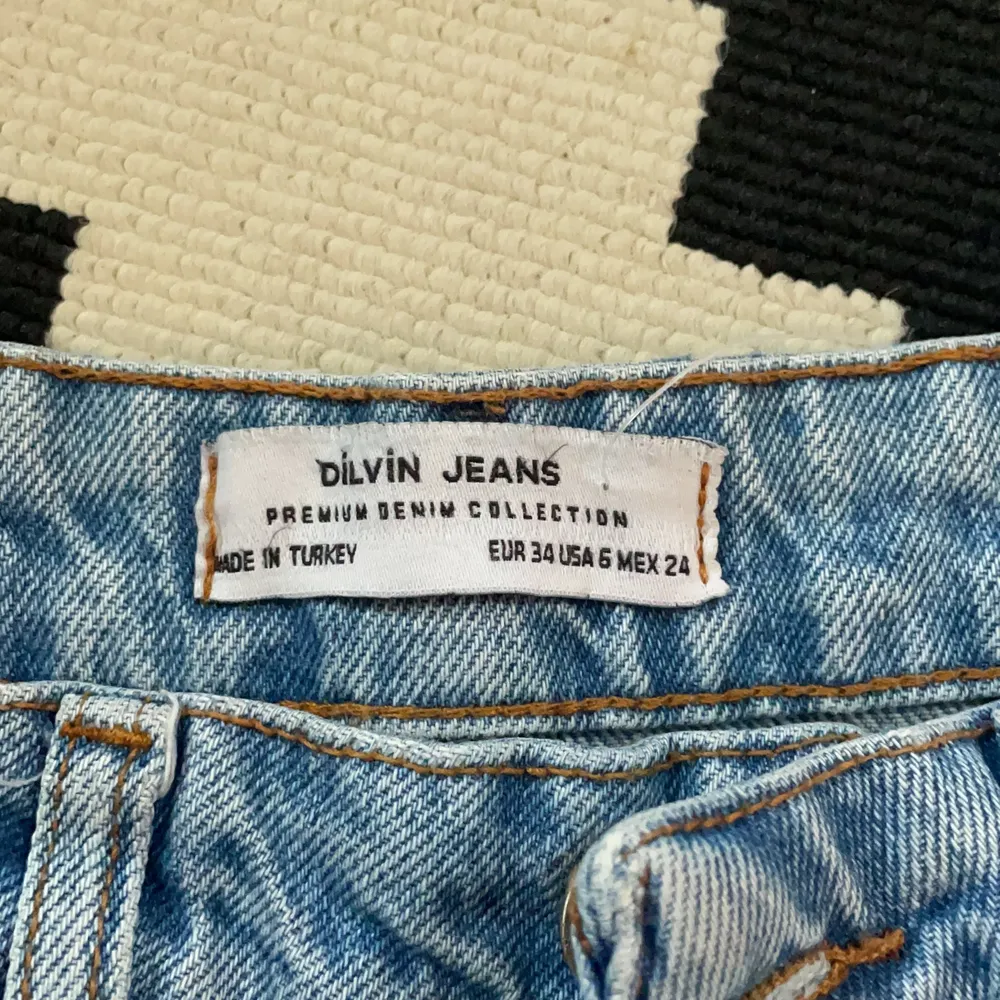 byxorna är i storlek 34 . Jeans & Byxor.