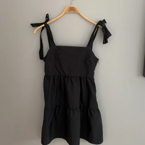 Fin klänning från Asos - Säljer även denna klänning från Asos. Lite liten över brösten för mig.