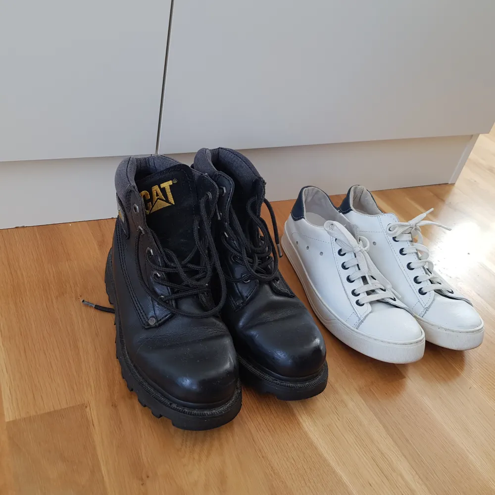 Cat boots storlek 37. Vita italienska skinnskor storlek 37 🌻 49 kr/par. Båda för 80 kr . Skor.