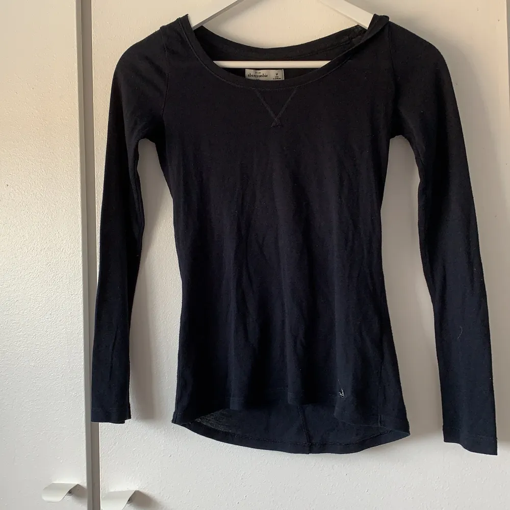 Mörkblå tröja från abercrombie. Tröjor & Koftor.