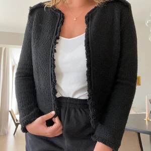 Blazer - Jacka/kofta/blazer från Mango. Strl M, men liten i storleken så den passar även mindre storlekar.