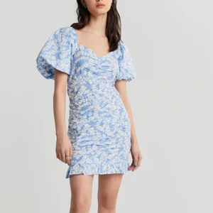 Fin klänning - Skit fin. Använd 1 gång. Slutsåld i nästan alla storlekar!💕 