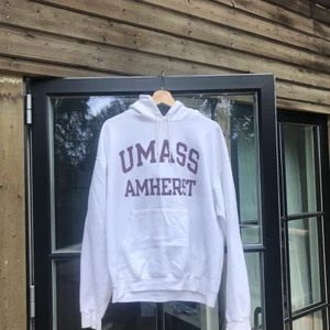 VINTAGE HOODIE - Vintage hoodie i bra skick! St L. För fler frågor kom pm! Mvh, Max.