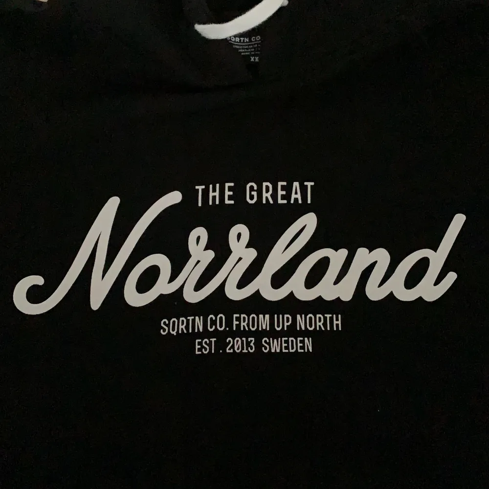 Fin Norrland hoodie i super bra skick. Använd väldigt få gånger och är i storlek xxs. Köptes för 800kr och säljer för 550kr. Köparen står för frakt💗. Hoodies.