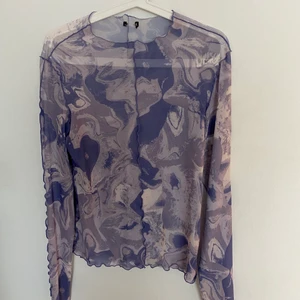 MESH TOPP - Mesh topp från monki i storlek L, passar även M. Endast använd en gång av mig. 120 + frakt 💕