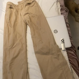 Yoko beige jeans strl 29 - 🤎 Safari begie jeans från monki fint skick 🤎