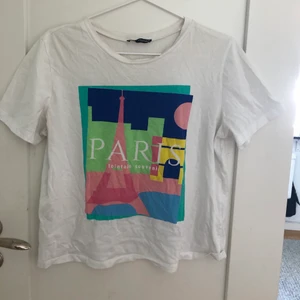 Zara t-shirt strl m - Fin t-shirt från zara i fint skick.🥰