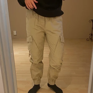 Cargo byxor - Cargo byxor om aldrig kom till användning, vet tyvärr inte märket 