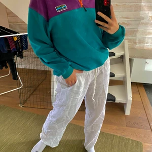 Junkyard - Mysig half-zip up i grönt och lila. Världens skönaste plagg!