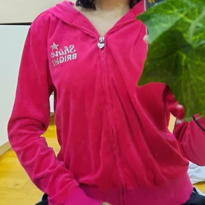 Pink 90s top - Säljer denna "y2k/vintage" top som inte kommer till användning. Storlek: xs/xxs. Kan mötas upp i eskilstuna eller frakt 66 kr