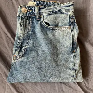 Mom jeans från Gina i strl 34🌴sparsamt använda🤍