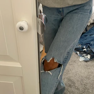 Zara jeans - Långa jeans med hål från zara! Lite högre i midjan ❤️ 