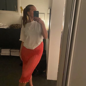 Vintage kjol - En så gullig midi kjol som är köpt på en vintagebutik! Räfflat siden material 💓