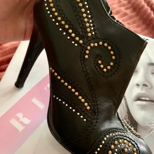 Skor - Äkta Läder ! • Size 35/36 • look very nice and comfortable 