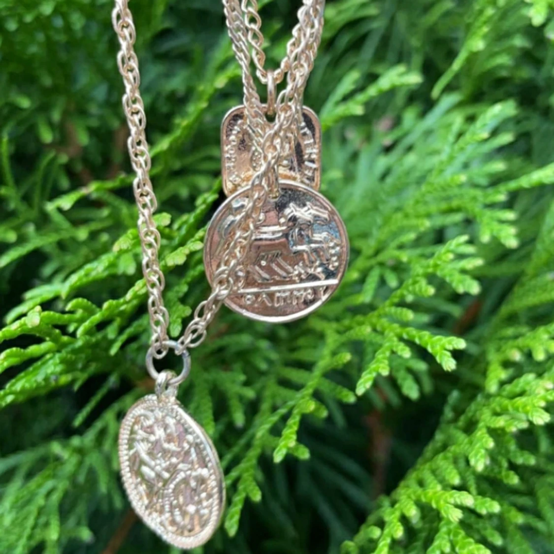 3 i en guld halsband  - 90