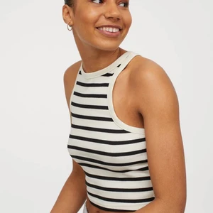 Randigt linne - Säljer detta fina radiga linne, inte fått användning av det. Köpare står för frakten 🤍