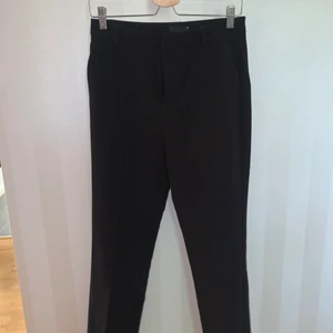 Kostymbyxor från Gina tricot - Fint skick aldrig använda, ny pris 399kr mitt pris: 300kr