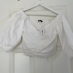 Blus - En oanvänd blus ifrån Ginatricot som inte kommer till användning då jag har en likadan! 🤍 frakt ingår inte i priset