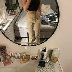 Byxor - Kostymbyxor som är långa på mig som är 169-170!🖤