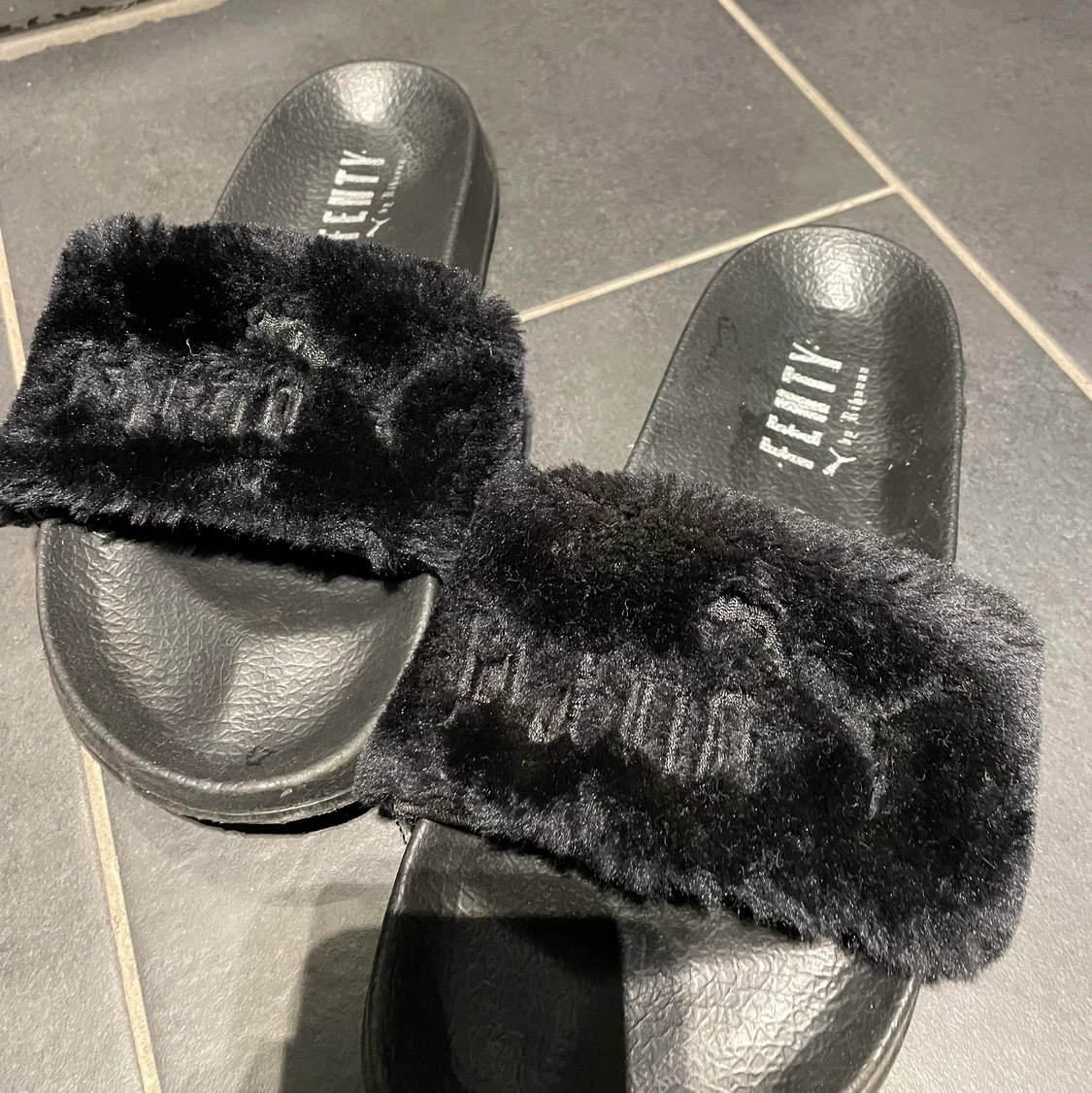 Puma x Rihanna Tofflor strl 38