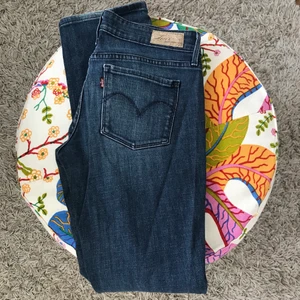 Levis jeans - Straight leg- jeans från Levis, normal/lågmidjade. Pris exklusive frakt! 