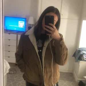 Manchester jacka - Skit snygg Manchester jacka från lager 157, säljer för att jag inte använder den längre🤎