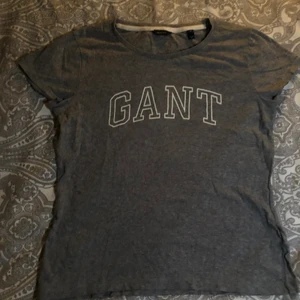 Tröja  - Grå gant tröja storlek S använt en gång. Kan mötas i Örebro och Eskilstuna 