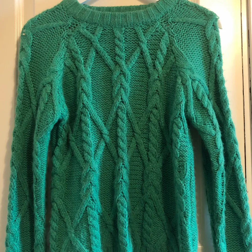 Grön stickad tröja från Cubus, nästan aldrig använd.. Stickat.