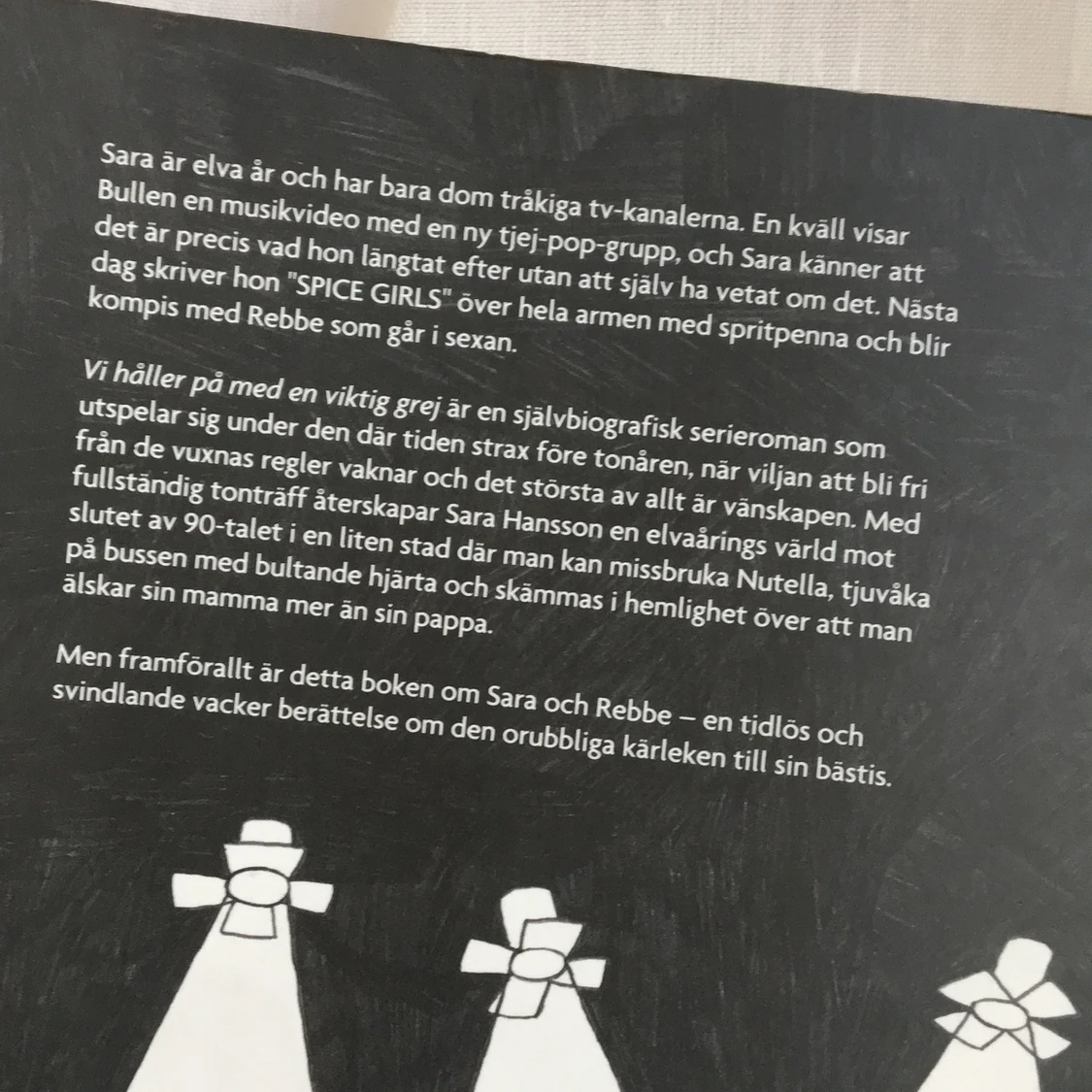 seriebok — “vi håller på med en viktig grej” - 90