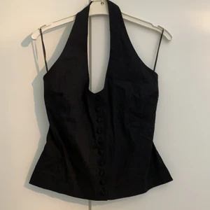 Topp - Helt ny topp från zara! Säljer då jag har fler liknande. Storlek M men passar mindre. Hör av er vid frågor☺️