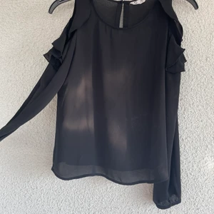 Tröja  - En topp från Cubus i stl 152, använd få gånger 