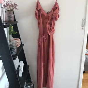 Klänning från Lindex  - Storlek L, alldeles för stor för mig så bilderna gör inte klänningen rättvisa 