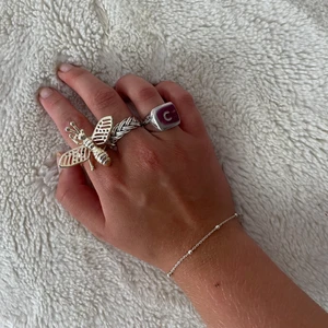 Silverring - En fjärilssilverring från ioaku. Justerbar i sterlingsilver. Jättefin men va inte min stil. (Lånade bilder)