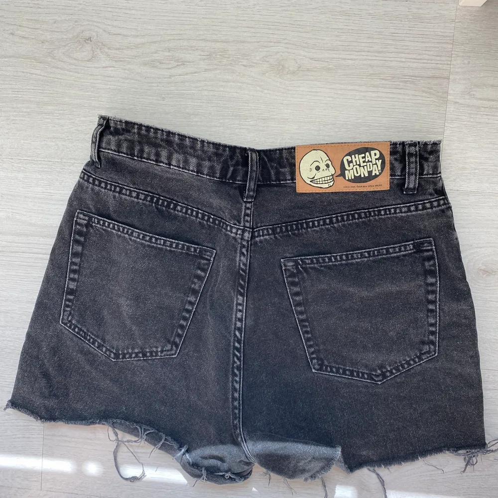 Jeans shorts från cheapmonday. Står en lapp 28 vet inte om det är storleken men de känns som de ör i storlek 38! Fint skick!. Shorts.