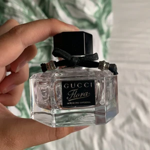Gucci flora parfym - Mer än halva kvar. Fått i present men använder inte. Frakt tillkommer 