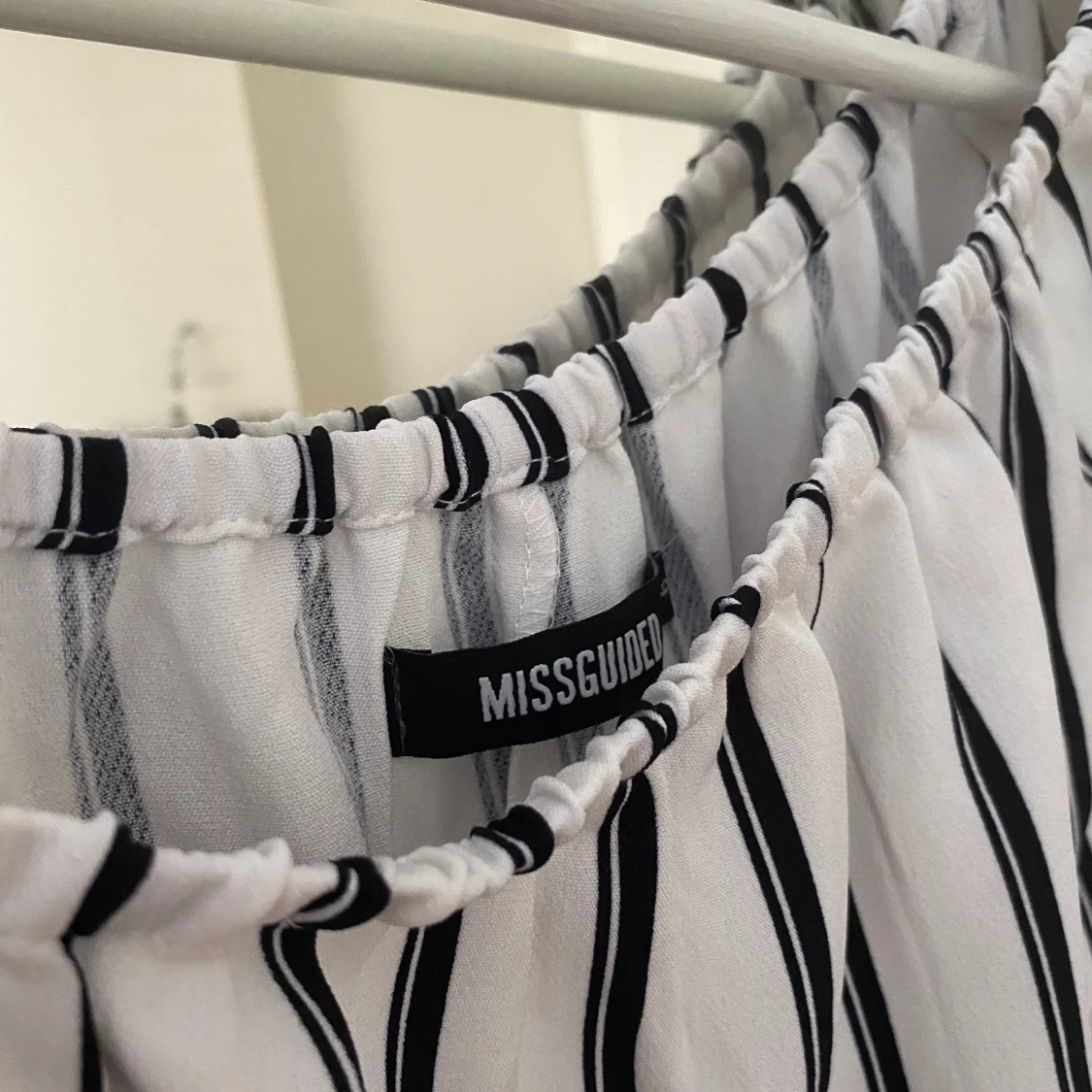 Missguided off-the-shoulder play suit storlek 34 - 91