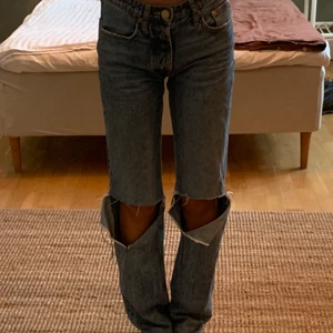 zara jeans  - midwaist jeans från zara i bra skick, buda i kommentarerna från 150❤️ köparen står för frakt💕