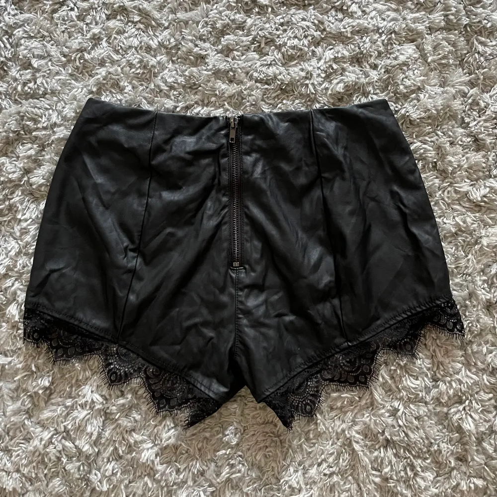 LEATHER SHORTS 38 SIZE DIVIDED BY H&M 🖤. Jeans & Byxor.