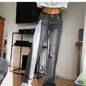 Midrise jeans från zara - Populära midrise zara jeans som ej finns att köpa längre. Väldigt bra skick! Dom är original längd och går till marken på mig som är 167. Bilderna e lånade. FÖRST TILL KVARN FÖR 550+frakt