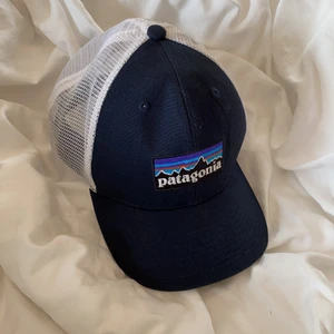 Patagonia keps - Säljer min keps från Patagonia då jag har för litet huvud för denna keps tyvärr, den är super fin och aldrig använd⚡️💕 köpare står för frakten