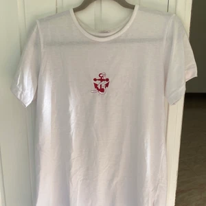 T shirt - T-shirt med tryck, aldrig använd