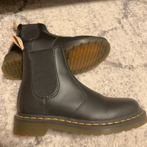Dr Martens - Använda några gånger men är i bra skick. Nypris: 1800:-